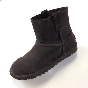 UGG brown low Classic II unlined mini ankle boot Size 6